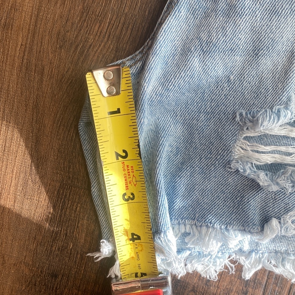 ❤️Celebrity Pink Ripped Light Blue Jean Shorts - Picture 8 of 8